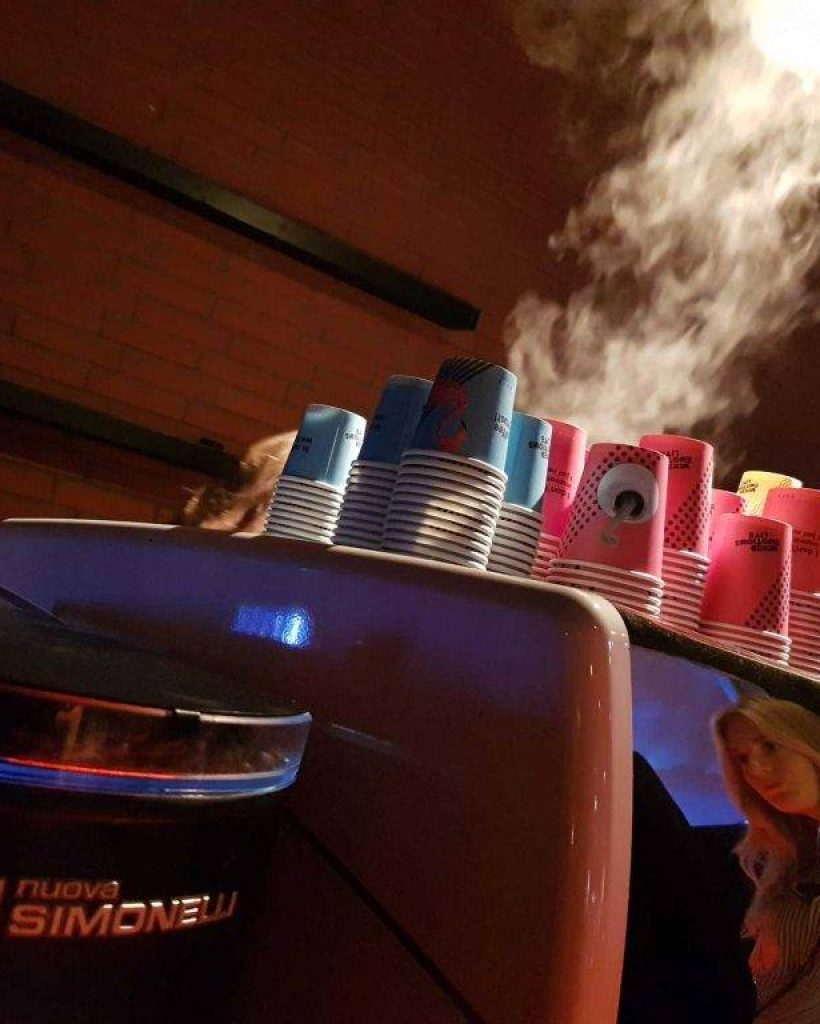 Customized paper cups